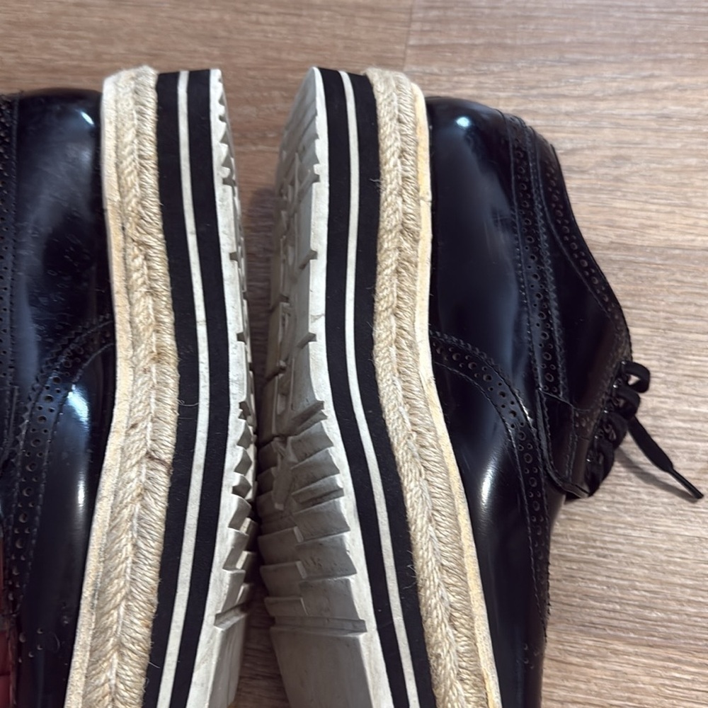 Prada Shoes - Picture 7 of 9